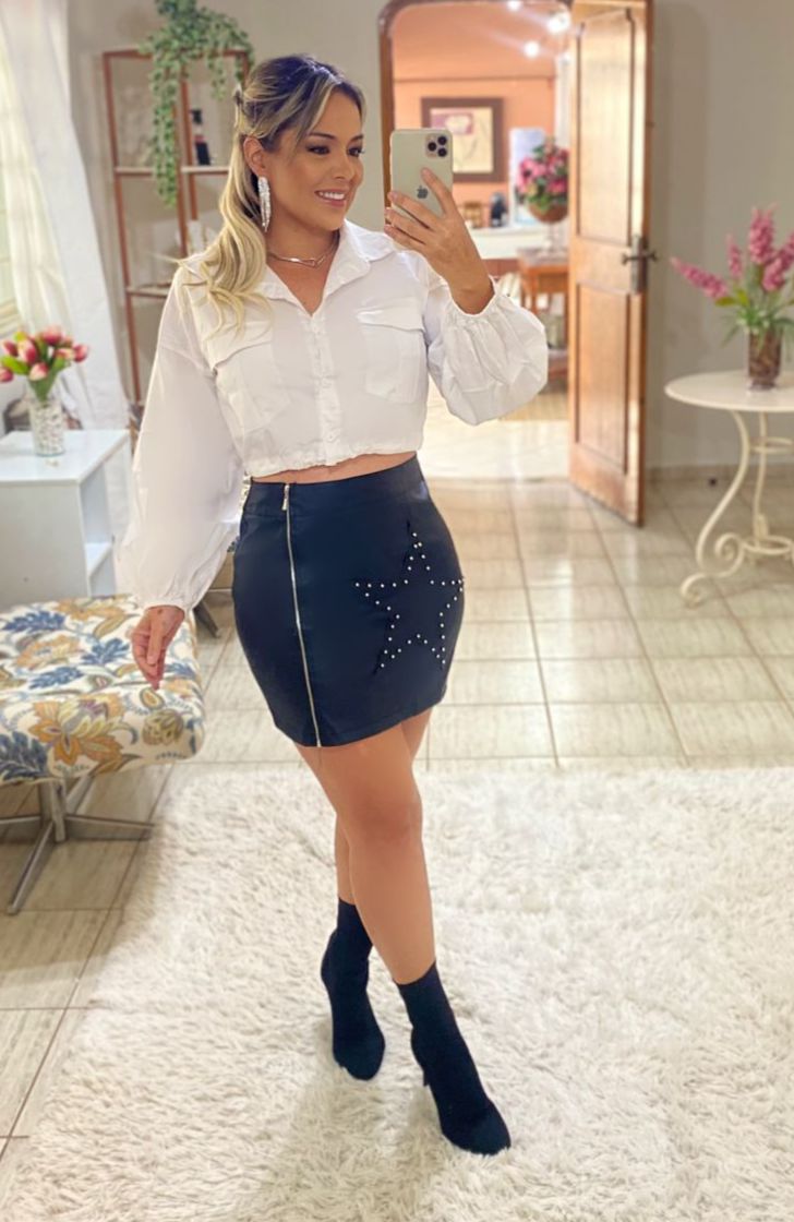 Camisa cropped e Saia estrela